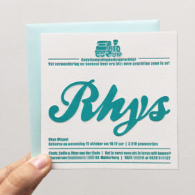 letterpress-geboortekaartje-rhys-houten trein-treintje-groen-blauw-letterpress amsterdam-vierkant