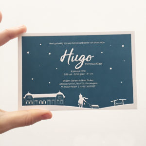 letterpress-geboortekaartje-hugo-sneeuw-huis-sleetje-slede-jongetje-bruggetje-winters-winterthema-diepdruk-blauw-relief-karton-lief-orgineel-winters