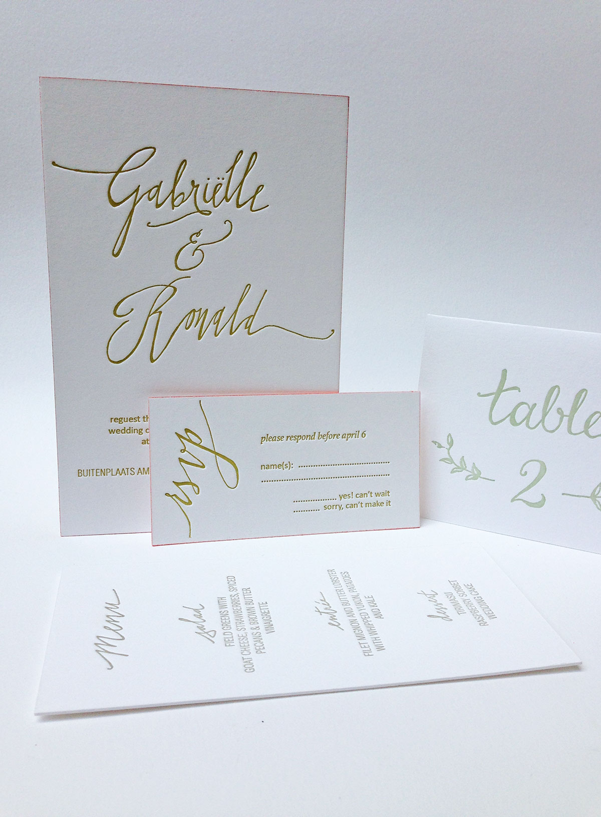 Letterpress-huwelijkskaart-goud-calligrafie-sierlijk1