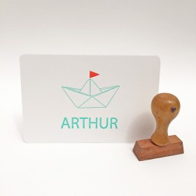 Geboortekaartje-letterpress-Arthur-bootje-voorkant-mintgroen-fluororanje