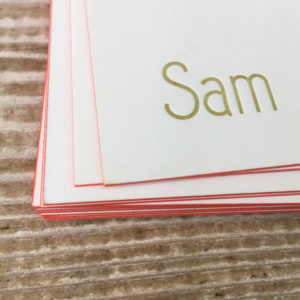 letterpress-geboortekaartje-sam-meisje-silhouet-goud-roze-abrikoos-kleuropsnede-detail-handgemaakt