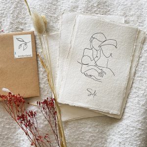 letterpress-geboortekaartje-tekening-illustratie-moeder-kind-vader-schets-geschept-lijntekening-simpel-eenvoud-uniek-Solé-prent-blaadje-botanisch-persoonlijke-postzegel